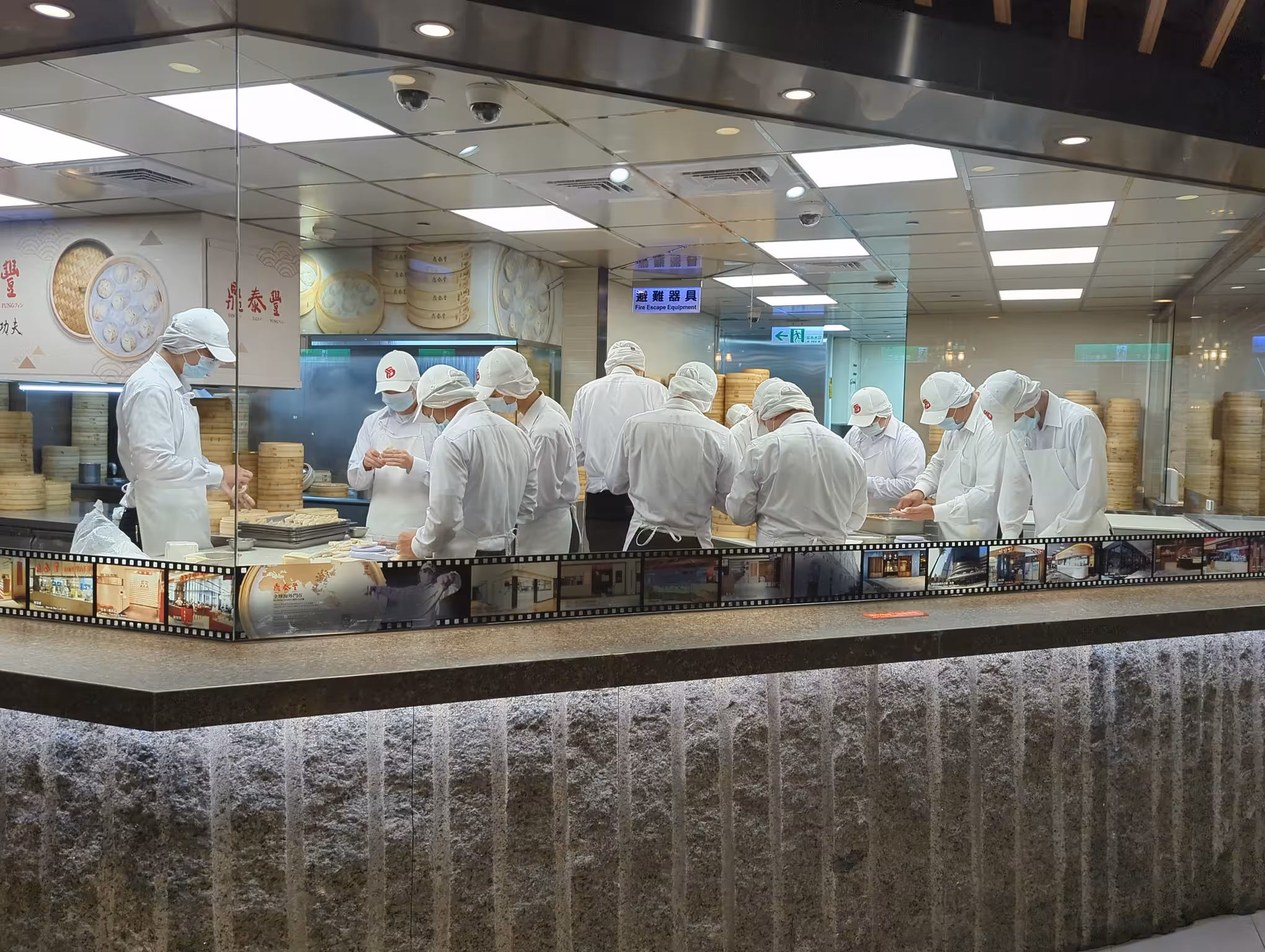 Lots of chefs at a Din Tai Fung restaurant in the Taipei 101